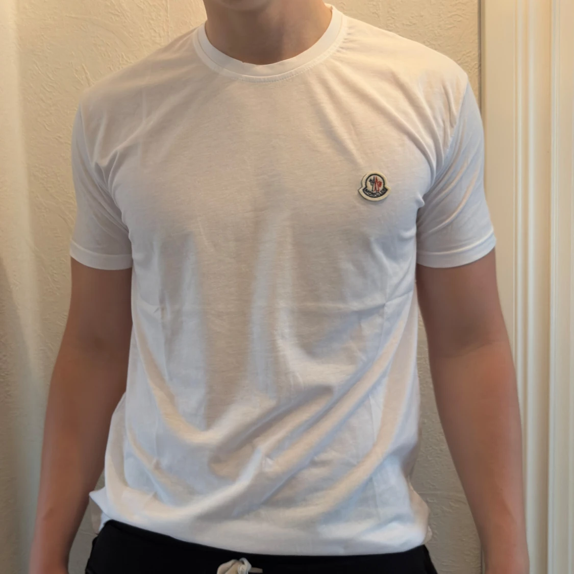 Vit t-shirt från Moncler