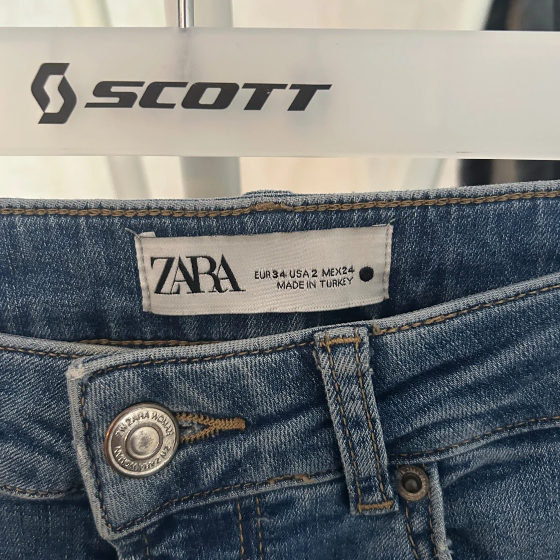 Blå bootcut jeans från Zara, stl 34 - 1