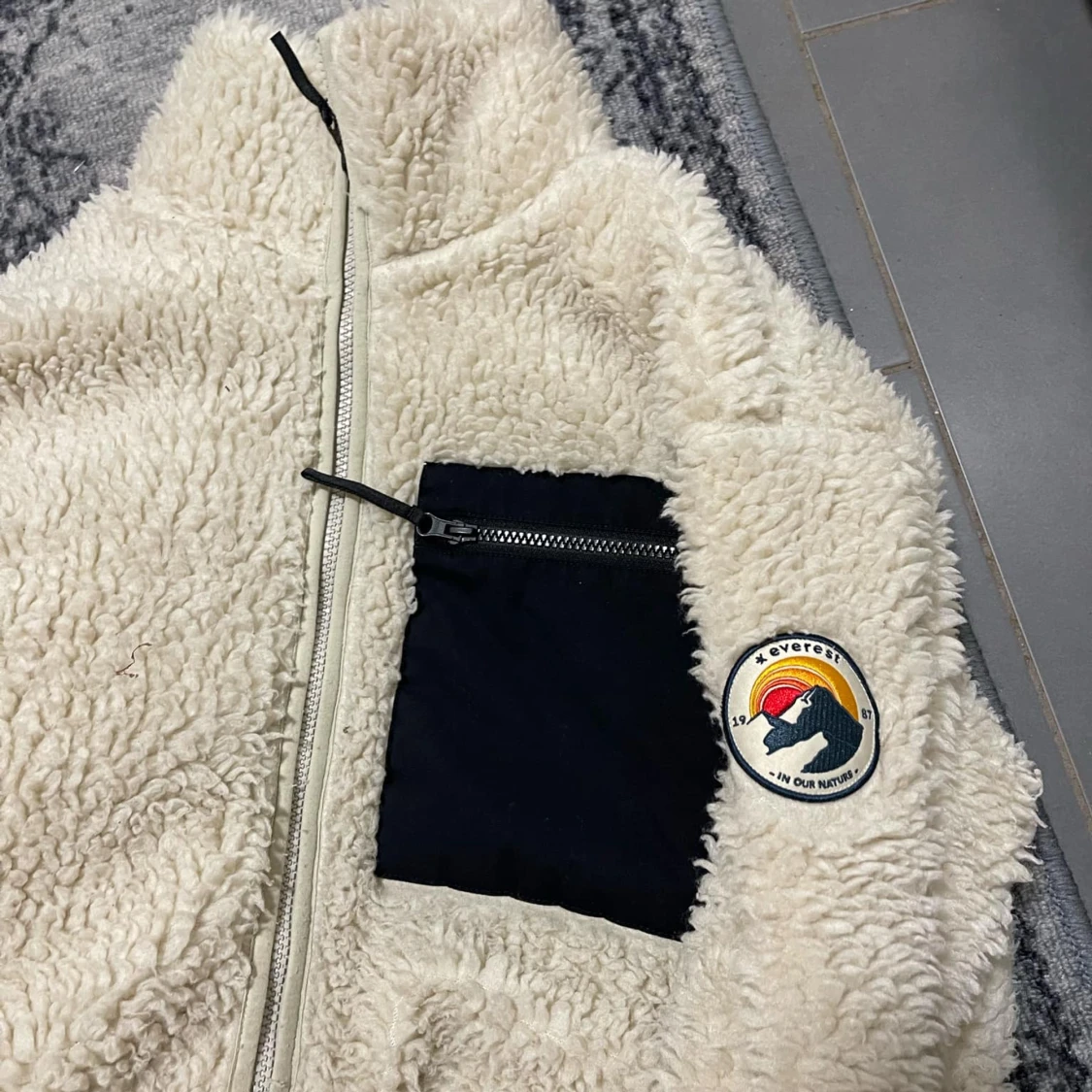 Beige teddyjacka från Everest - 1