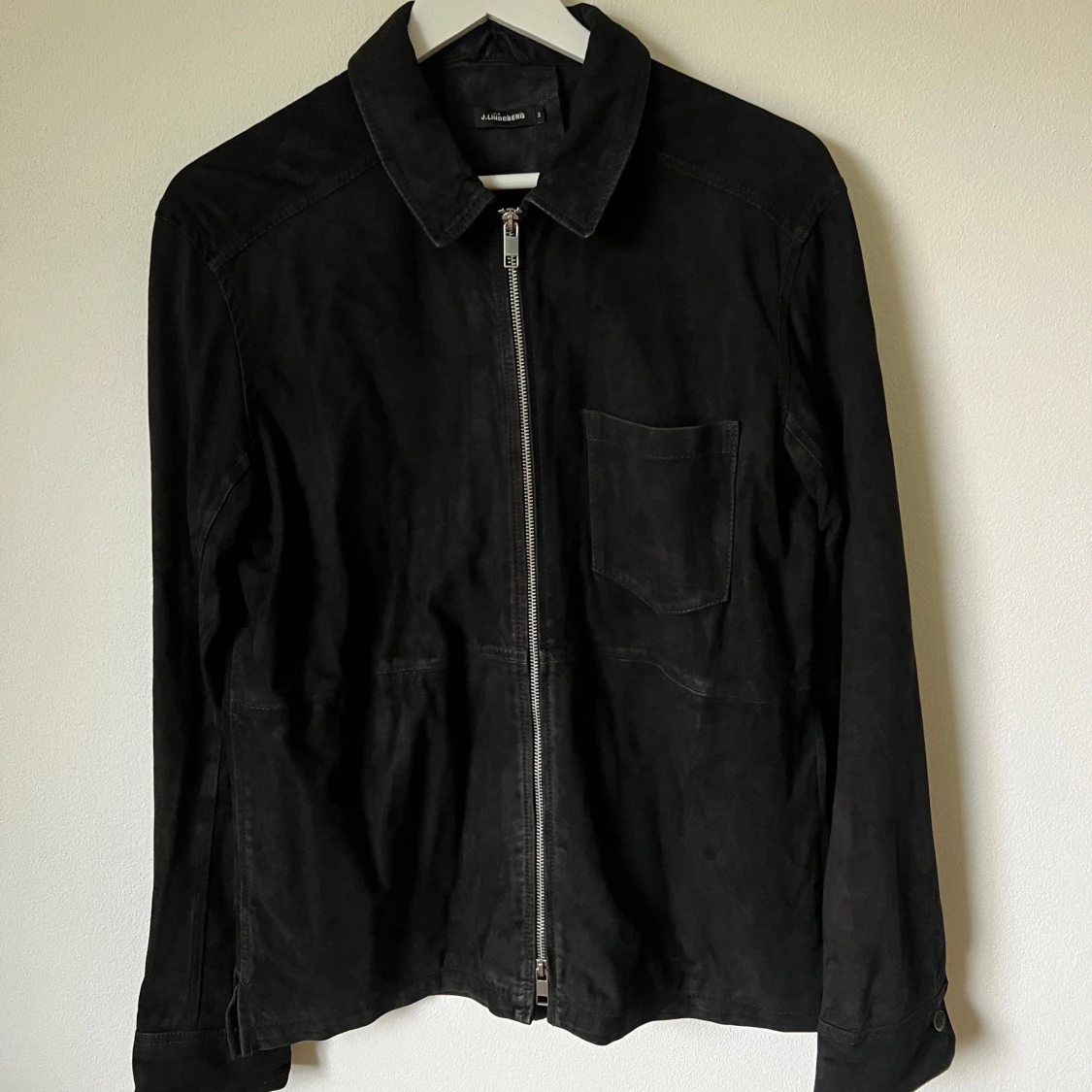 Svart Jonah mockajacka från J.Lindeberg