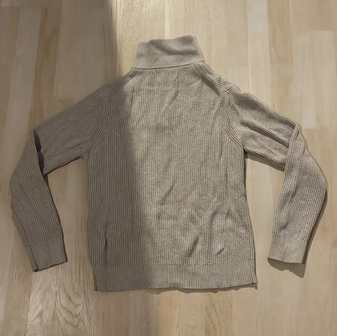 Beige ribbad stickad tröja half zip - 1