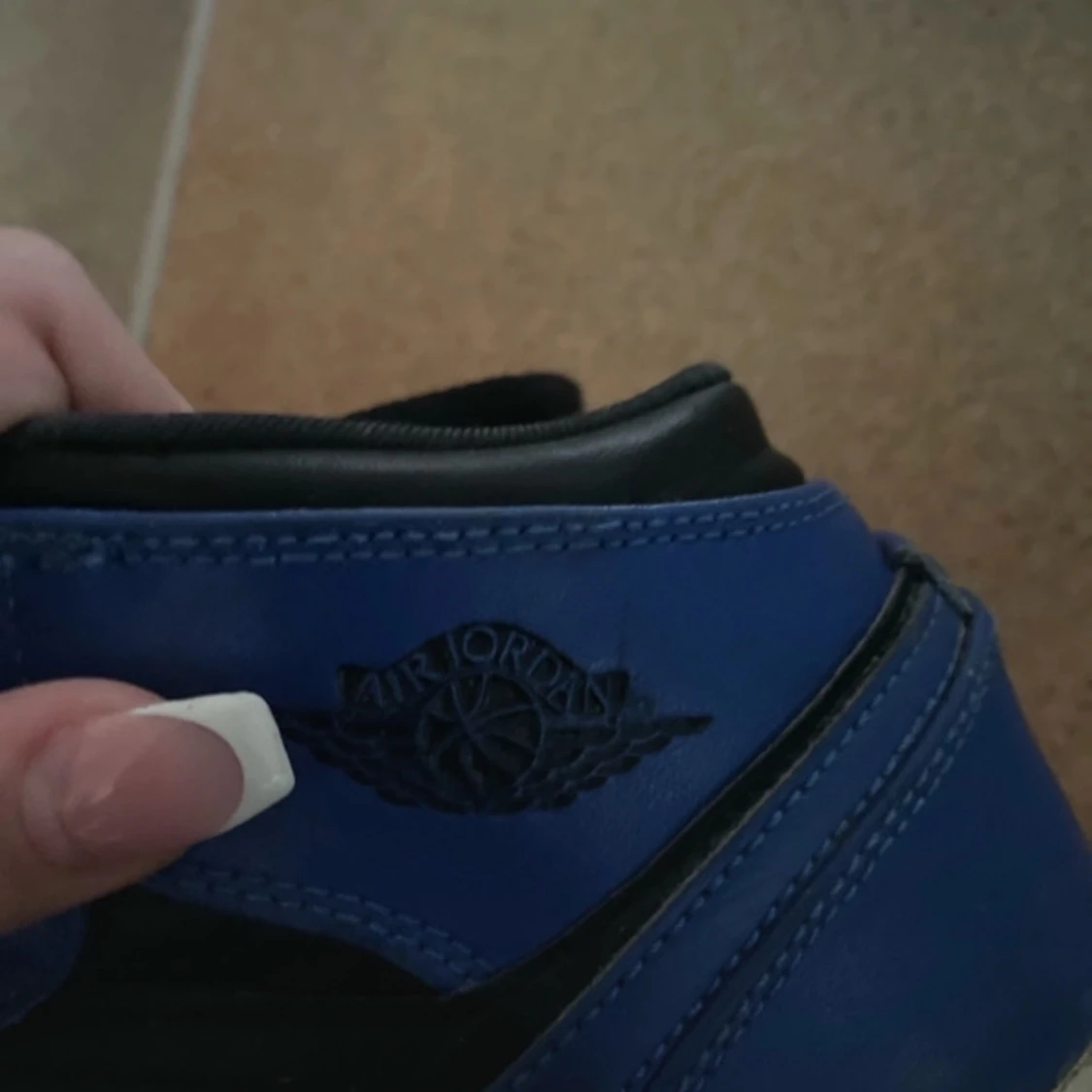 Nike Air Jordan 1 Retro High OG blå och svarta sneakers - 3