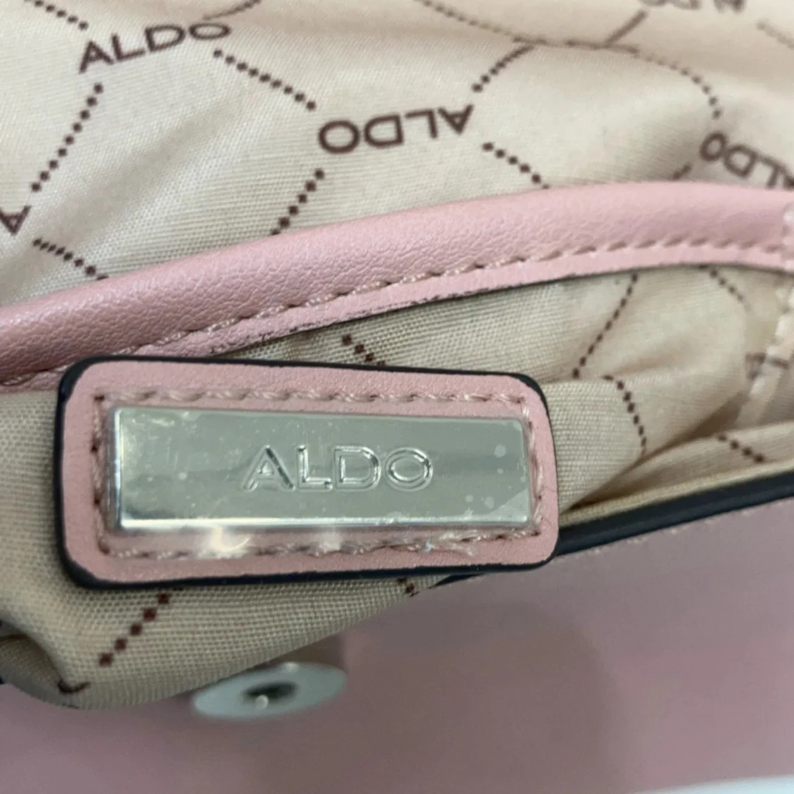 Rosa axelväska med rosettdetalj från ALDO - 3