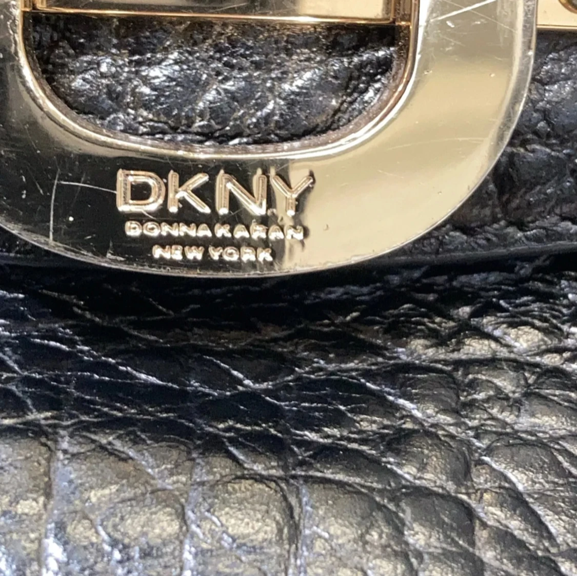 Svart handväska i skinn med silverdetaljer - 4