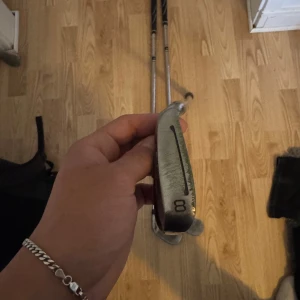 Golfklubbor - 3 stycken järnklubbor av märket spalding, väldigt bra för dig som är nybörjare. Järn 6a, 7a och 8a 