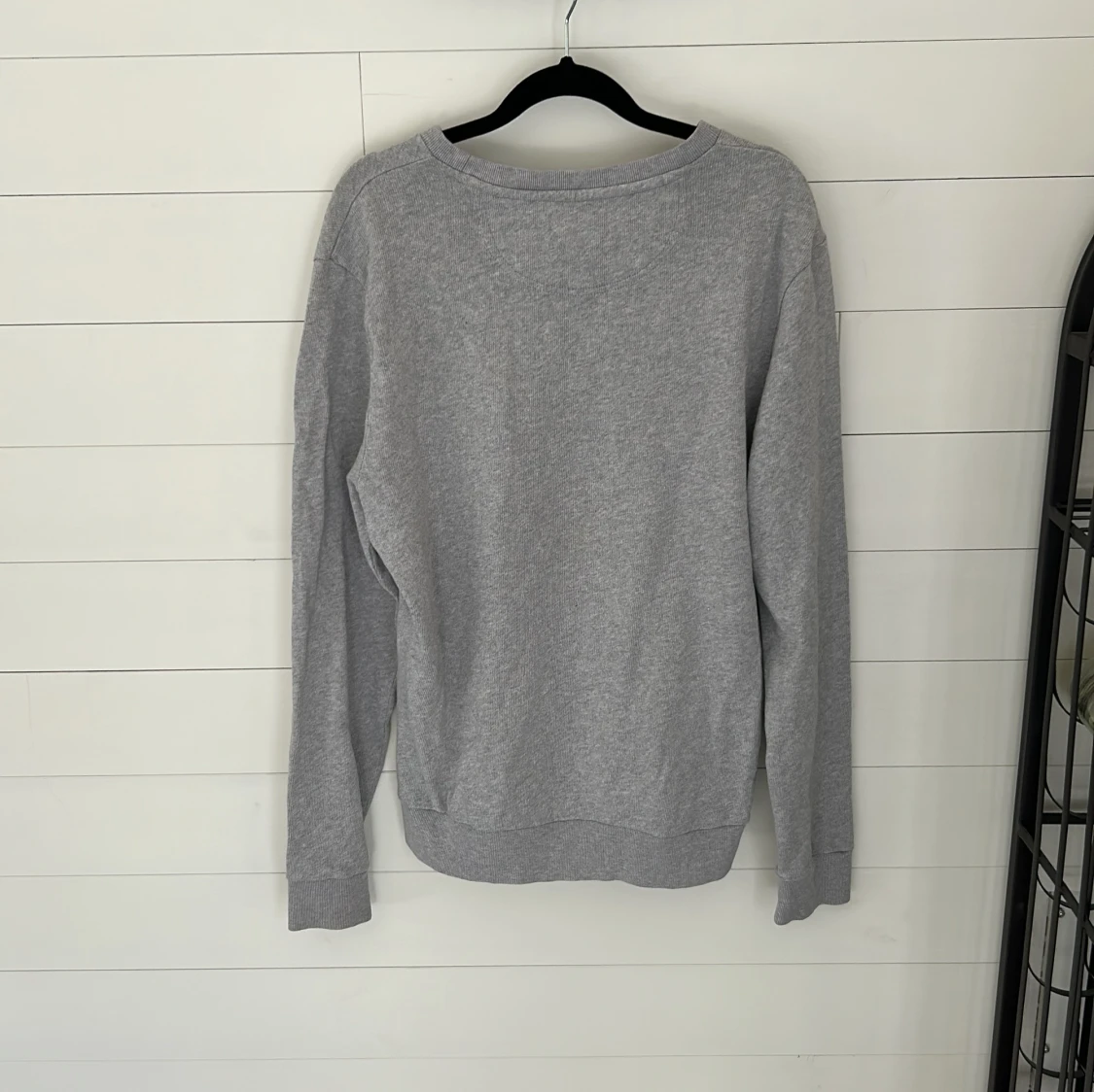 Grå sweatshirt från Henri Lloyd med tryck - 1