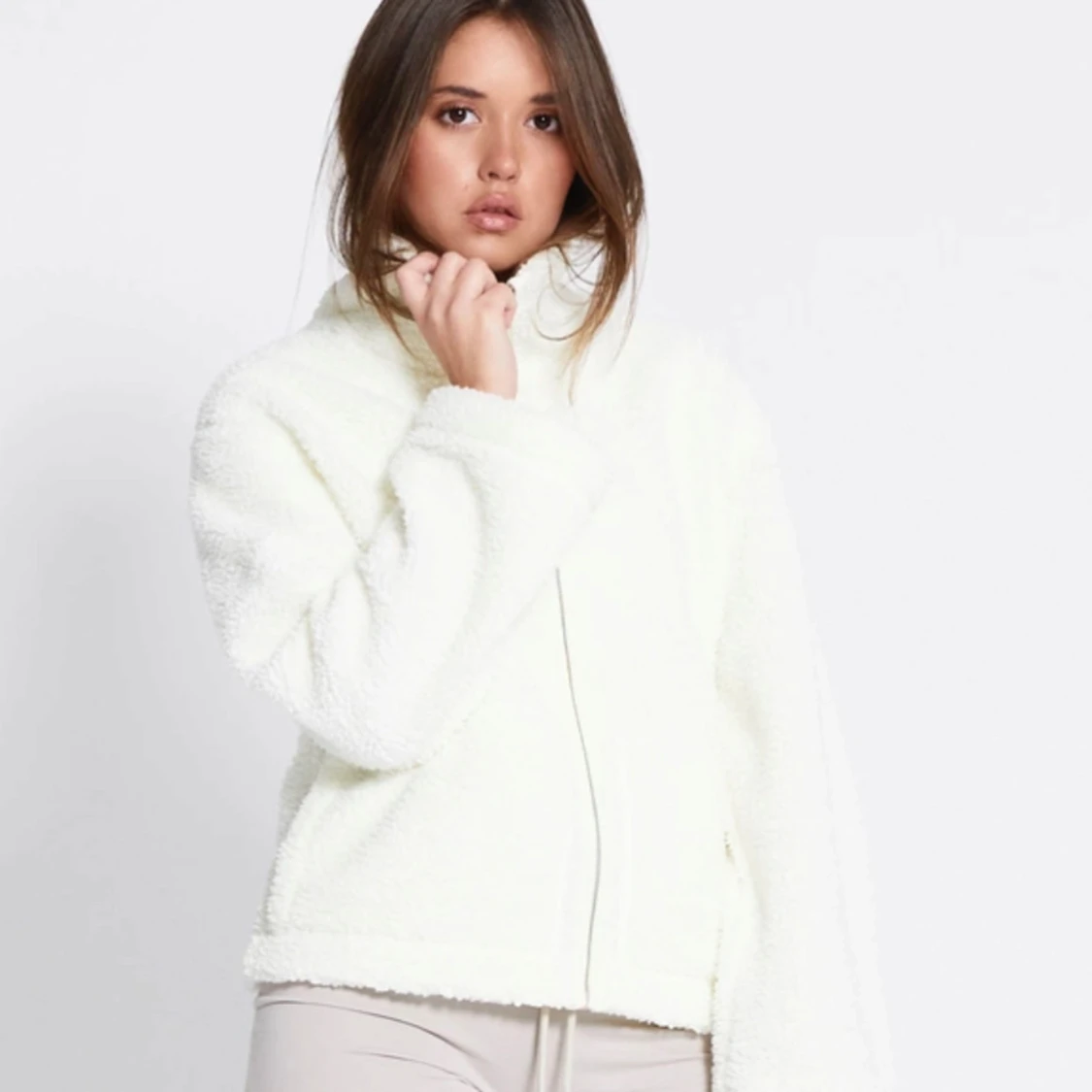 Vit teddyjacka med dragkedja