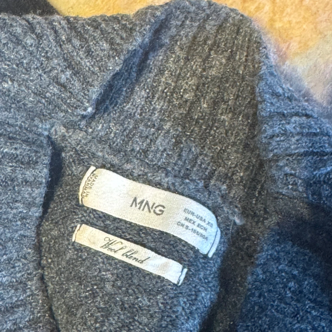 Mörkgrå stickad tröja - 1