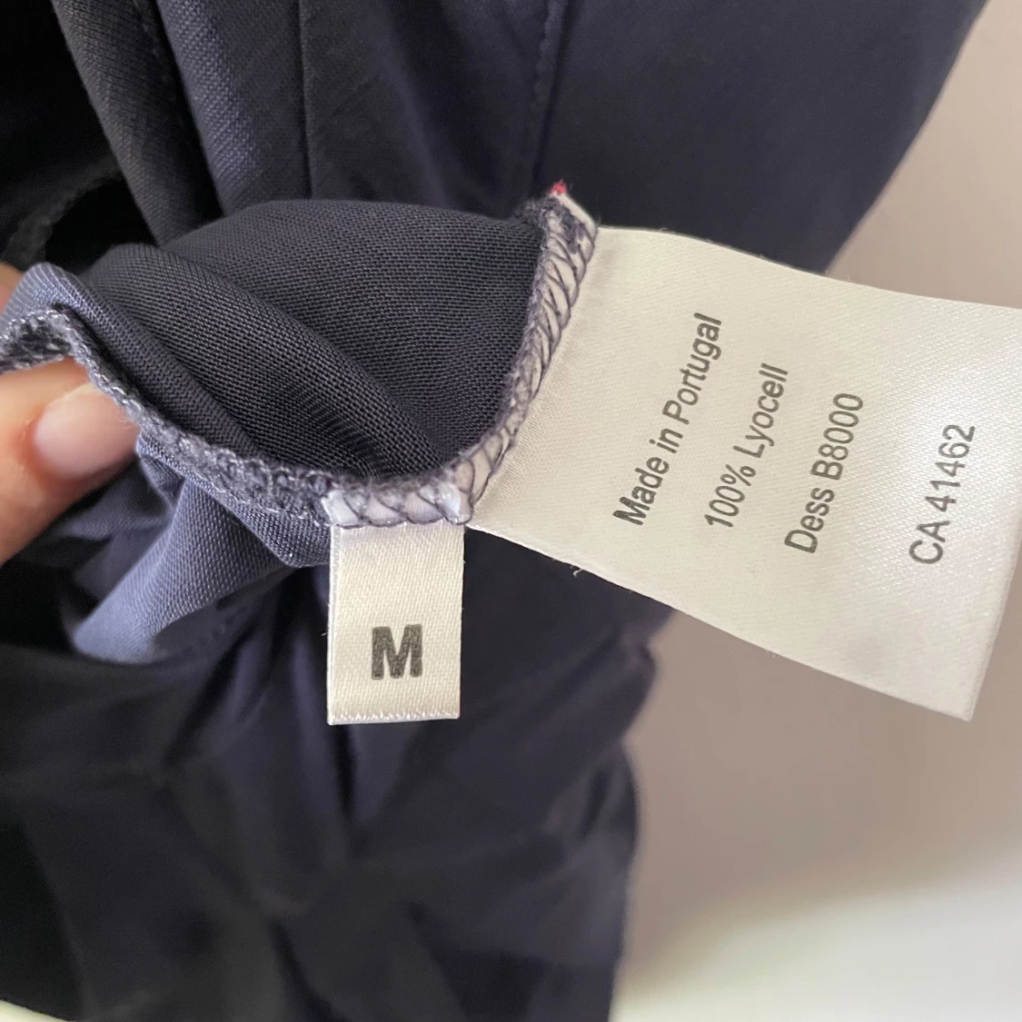 Mörkblå ärmlös topp från Bruuns Bazaar - 3