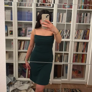 Emerald grön slip dress  - Helt ny och oanvänd, köpt i Istanbul. Väldigt skönt och fint tyg.