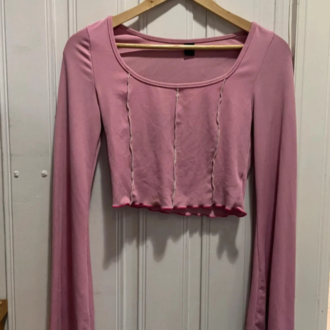 Rosa croppad långärmad topp från SHEIN