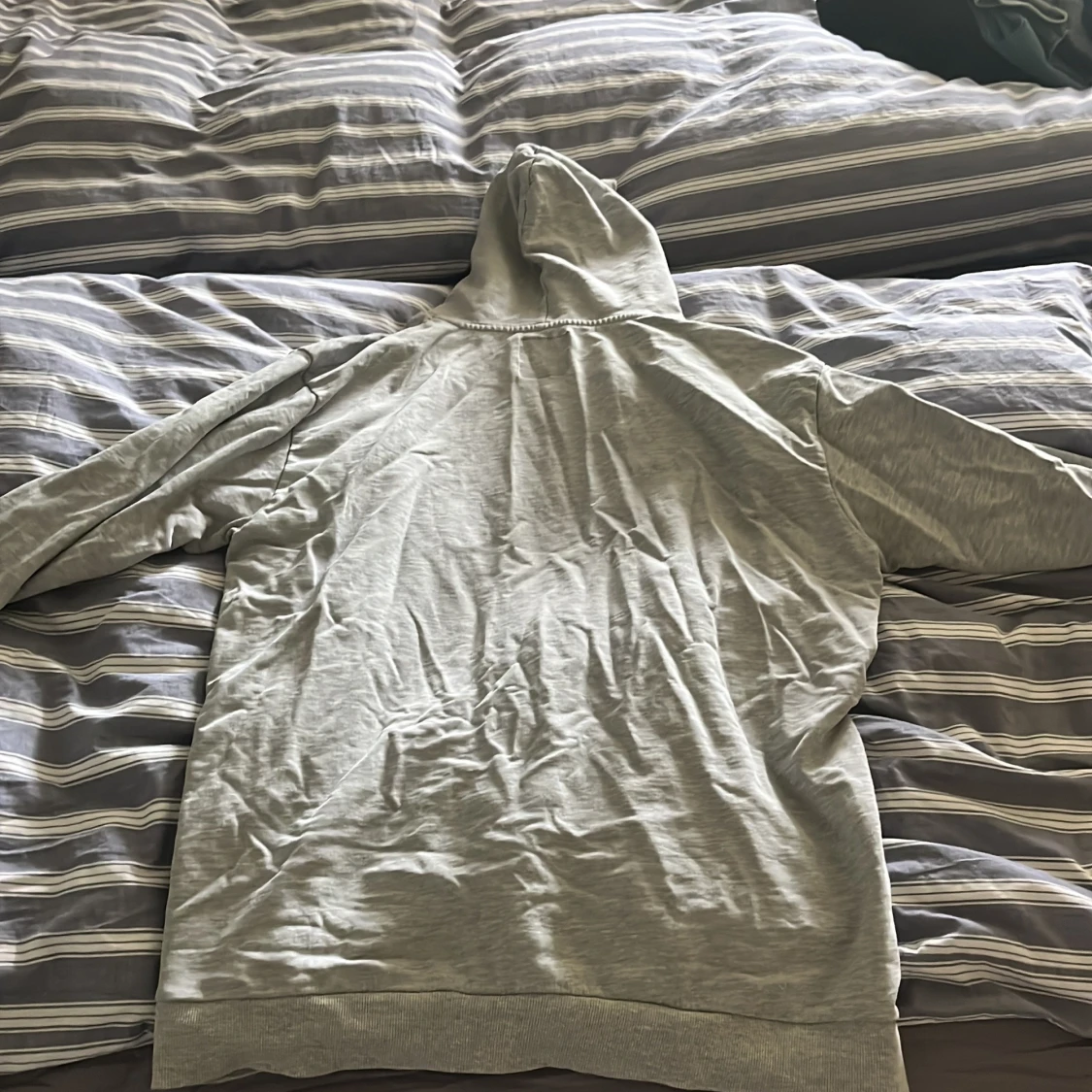 Grå hoodie från Lager 157 med Los Angeles-tryck - 1