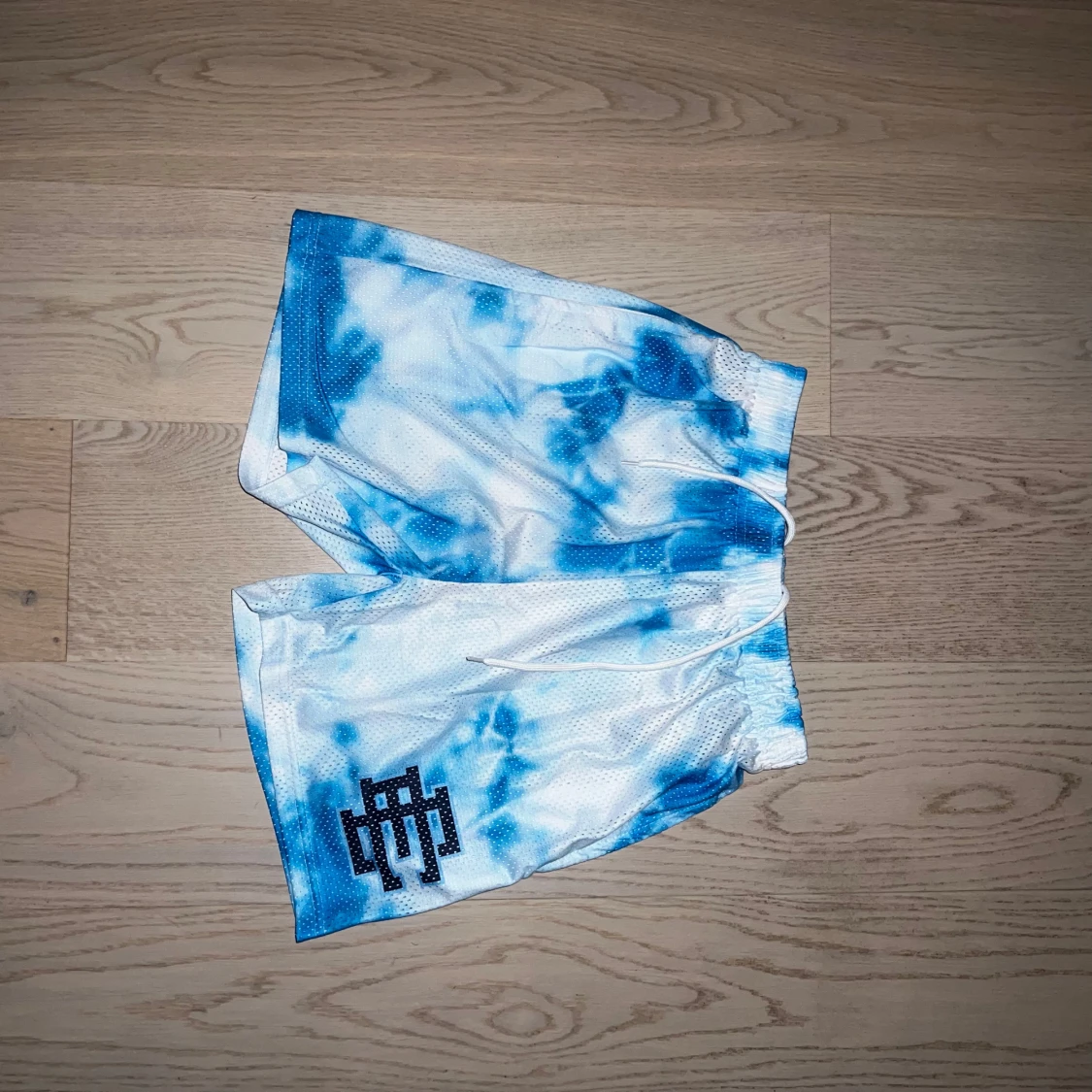 Blåvita meshshorts från EE