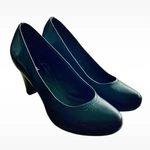 Pumps NY storlek 39 - Använd endast en gång. För små, små i storleken Nyskick