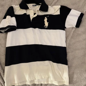 Ralph Lauren tröja - klockren tröjsa som liknar tröjor chief keef bar på sina gamla dar men passar bra till många olika stilar! 😵‍💫