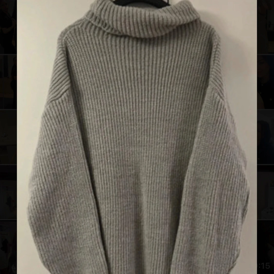 Grå stickad polotröja