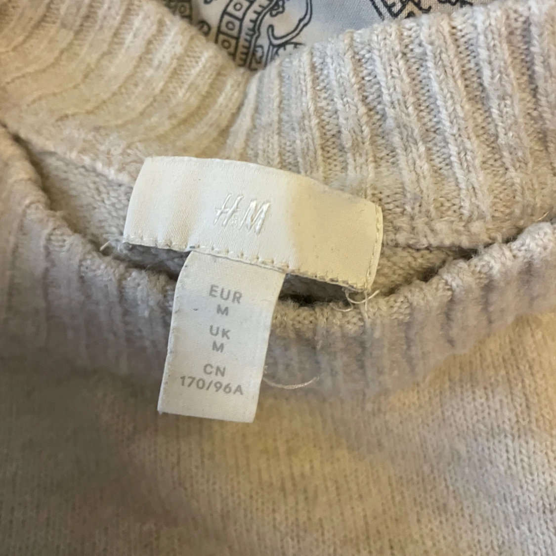 Beige stickad tröja från H&M - 1