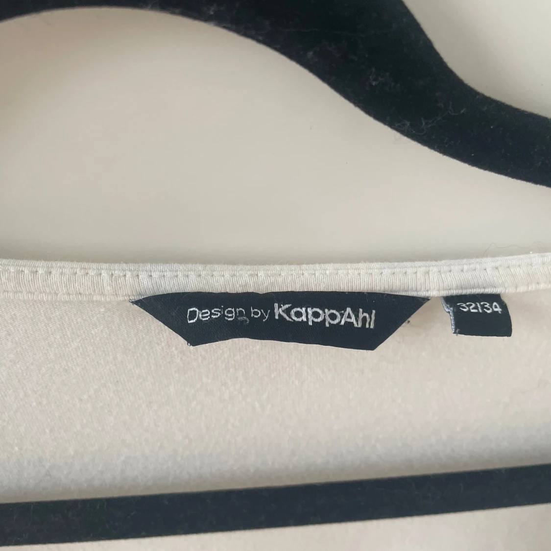 Vit topp med volangärmar från KappAhl - 1