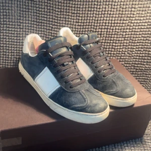 Valentino flycrews - Tja! Just nu säljer jag dessa feta flycrews i storlek 39-40! | 2499kr | 8/10 | defekt vid sulan | Hör av er vid minsta lilla fråga📩