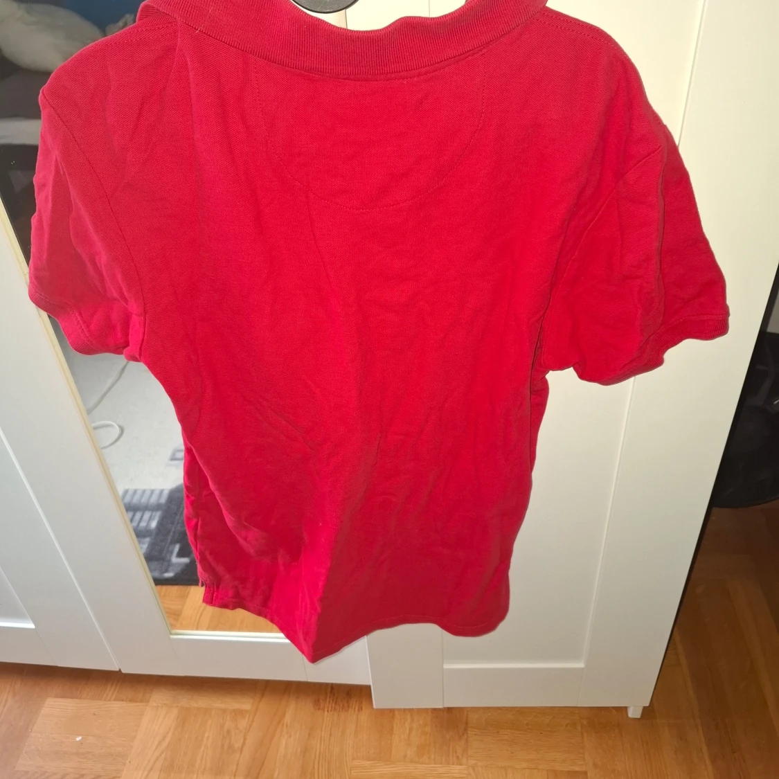 Röd pikétröja från J.F.K med tryck - 1