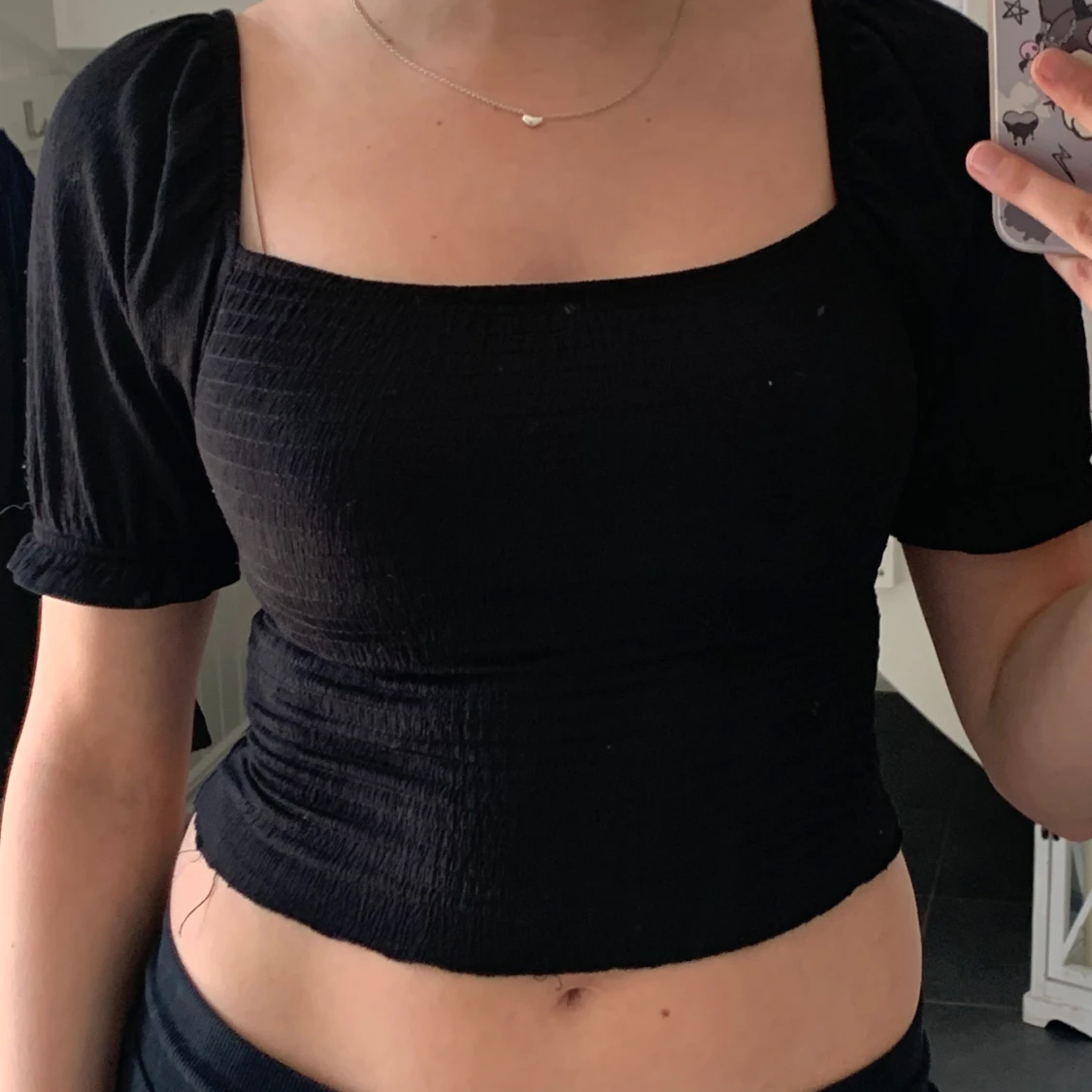 Svart croppad topp med puffärmar - 1