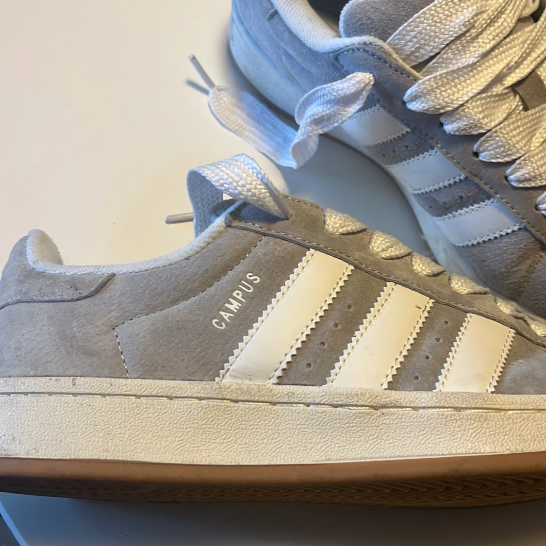 Grå Adidas Campus sneakers - 1