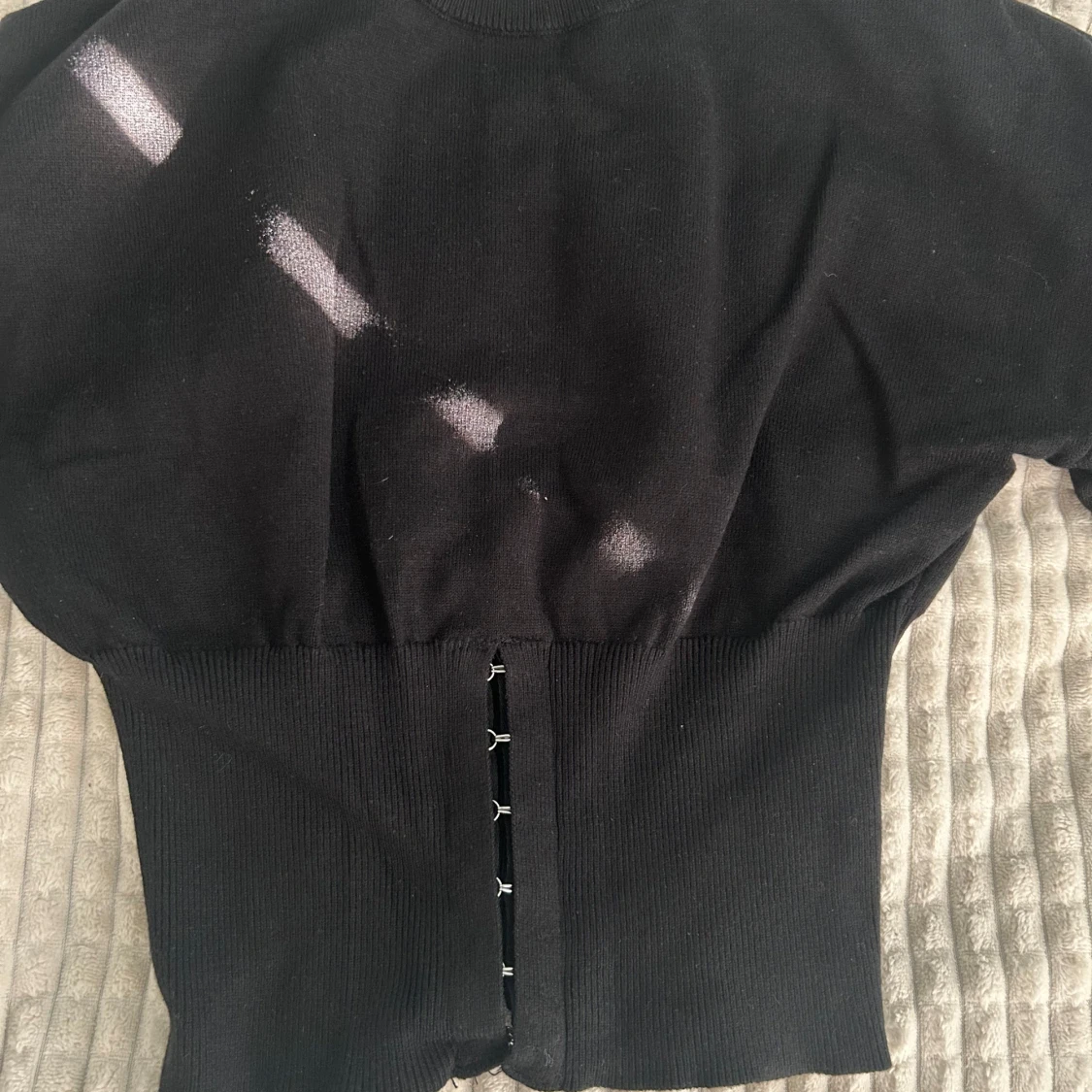 Svart croppad kofta med knappar - 1