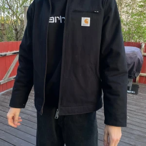 Carhartt Wip Detroit Jacket - Säljer denna mycket fina Carhartt jackan då jag inte använder den. Mycket bra skick använd väldigt fåtal gånger, nypris 2500. Skriv ifall du undrar något ✒️