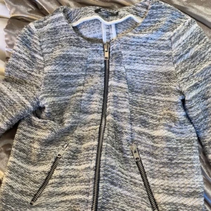 Gina Tricot kofta - En fin oanvänd utan prislapp gina tricot kofta skriv för fler bilder o pris kan diskuteras såklart