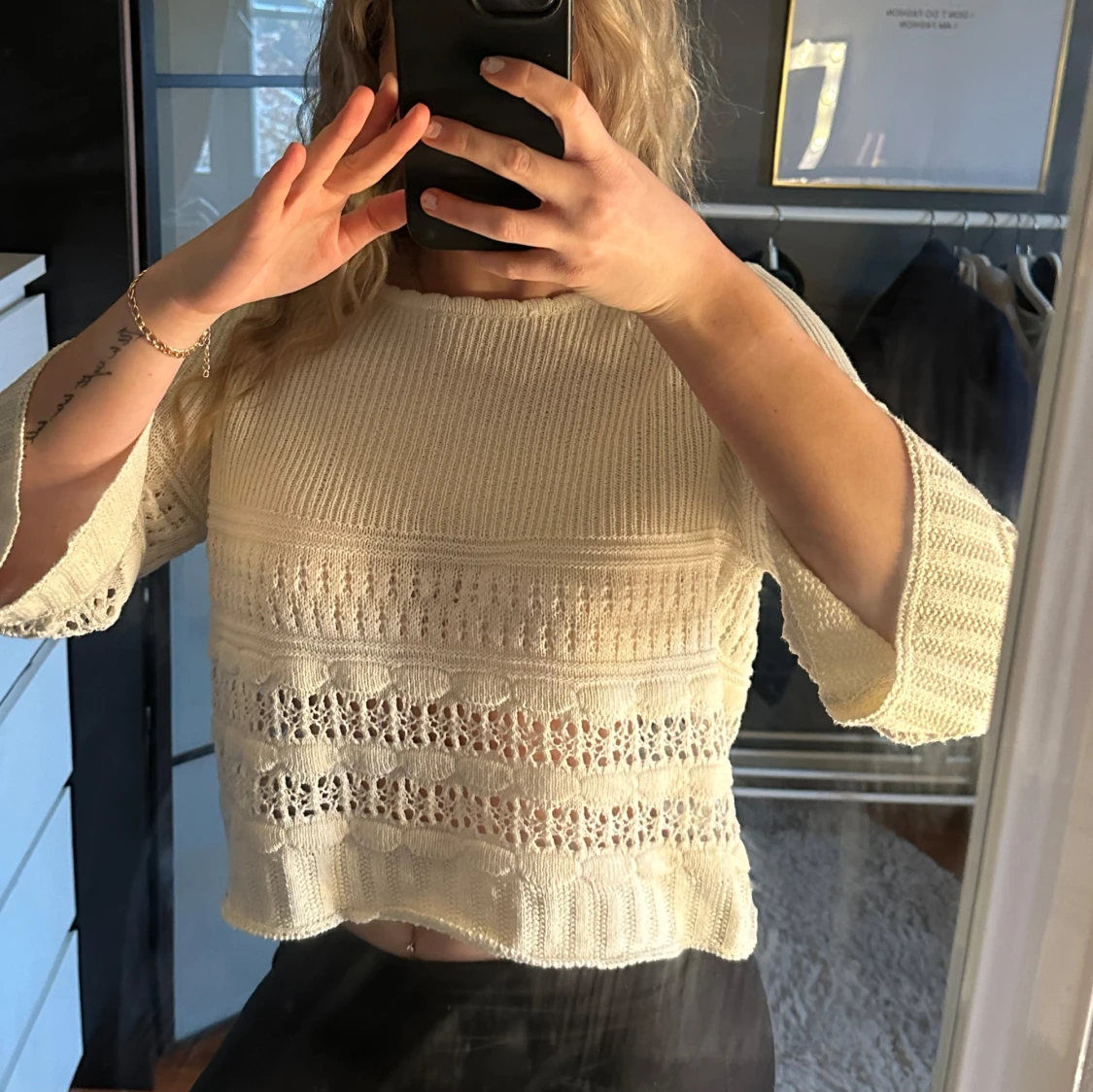 Vit/beige stickad croppad tröja  - 1