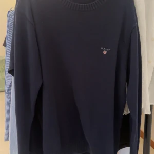 Mörkblå stickad tröja från GANT - Mycket bra skick inte använd alls nästan storlek S