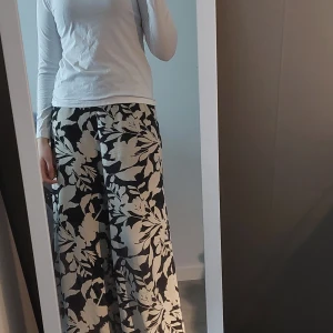 Vit långärmad tröja - Vit långärmad tröja Tror den är från cubus Aldrig använts bara provats