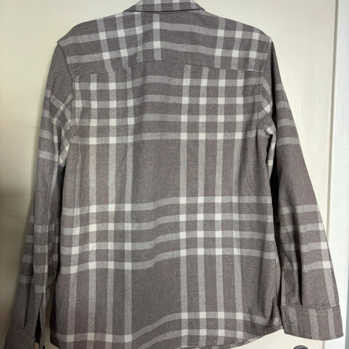 Grå och vit rutig overshirt från H&M - 2