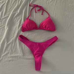 Rosa bikini  - Säljer en rosa bikini som aldrig är använd 🫶🏻👙jättefin färg att ha när man är brun 