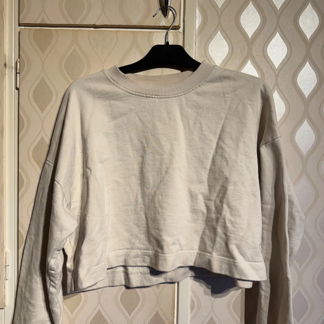 Beige croppad sweatshirt