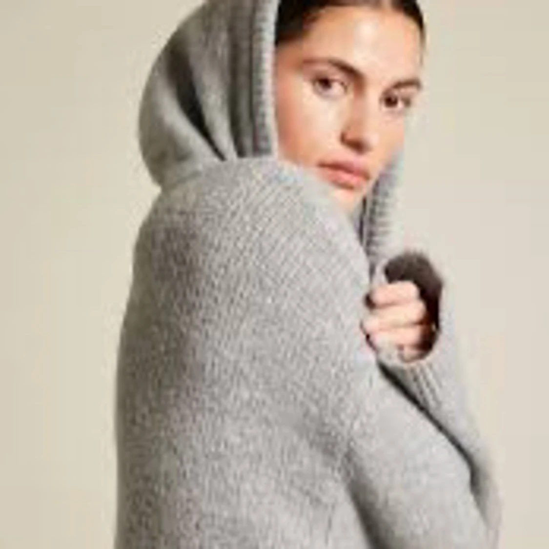 Grå stickad hoodie med luva - 1