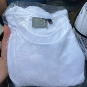 Vit Hov1 t shirt - Hov1 tröja .