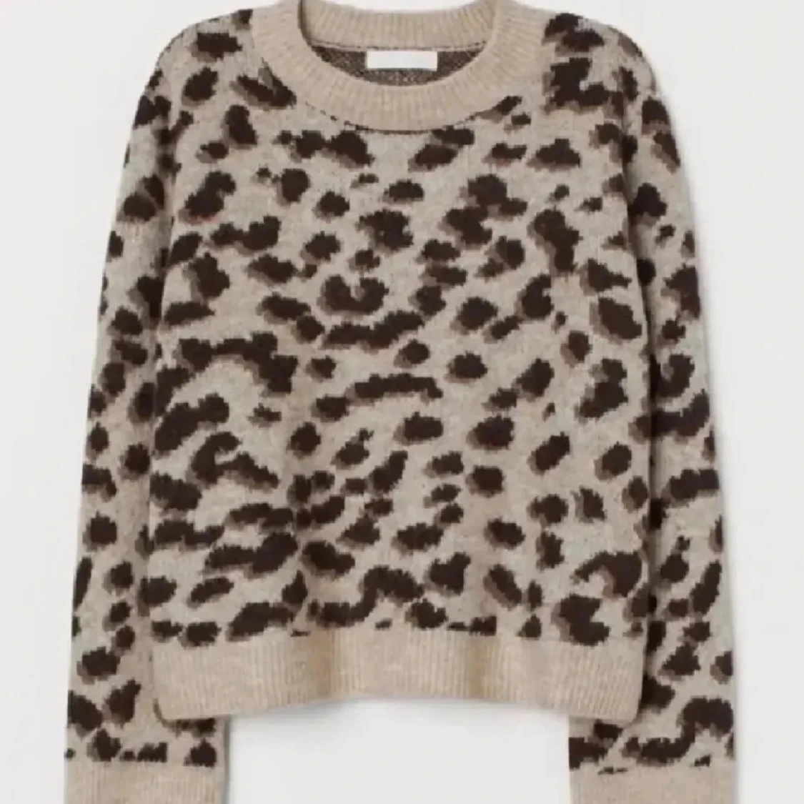 Leopardmönstrad stickad tröja