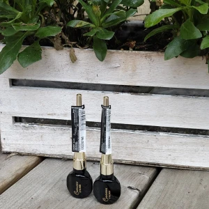 Två stycken Eveline Cosmetics Celebrities Eyeliner i färgen svart - Två stycken Eveline Cosmetics Celebrities Eyeliner i färgen svart