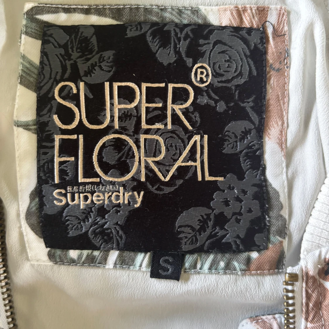 Blommig bomberjacka från Superdry - 1