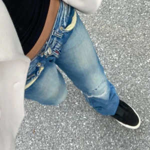 Bootcut jeans - Asnygga replay jeans som tyvvär inte kommer till så mycket användning längre. De är  långa för mig som e 163 men det går såklart att sy upp.  pris kan diskuteras💖💖är storlek 27.32 men skulle säga 27.34