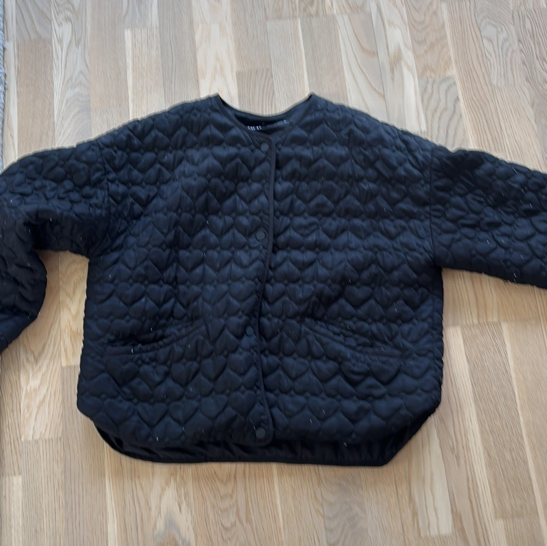 Svart quiltad jacka från Zara
