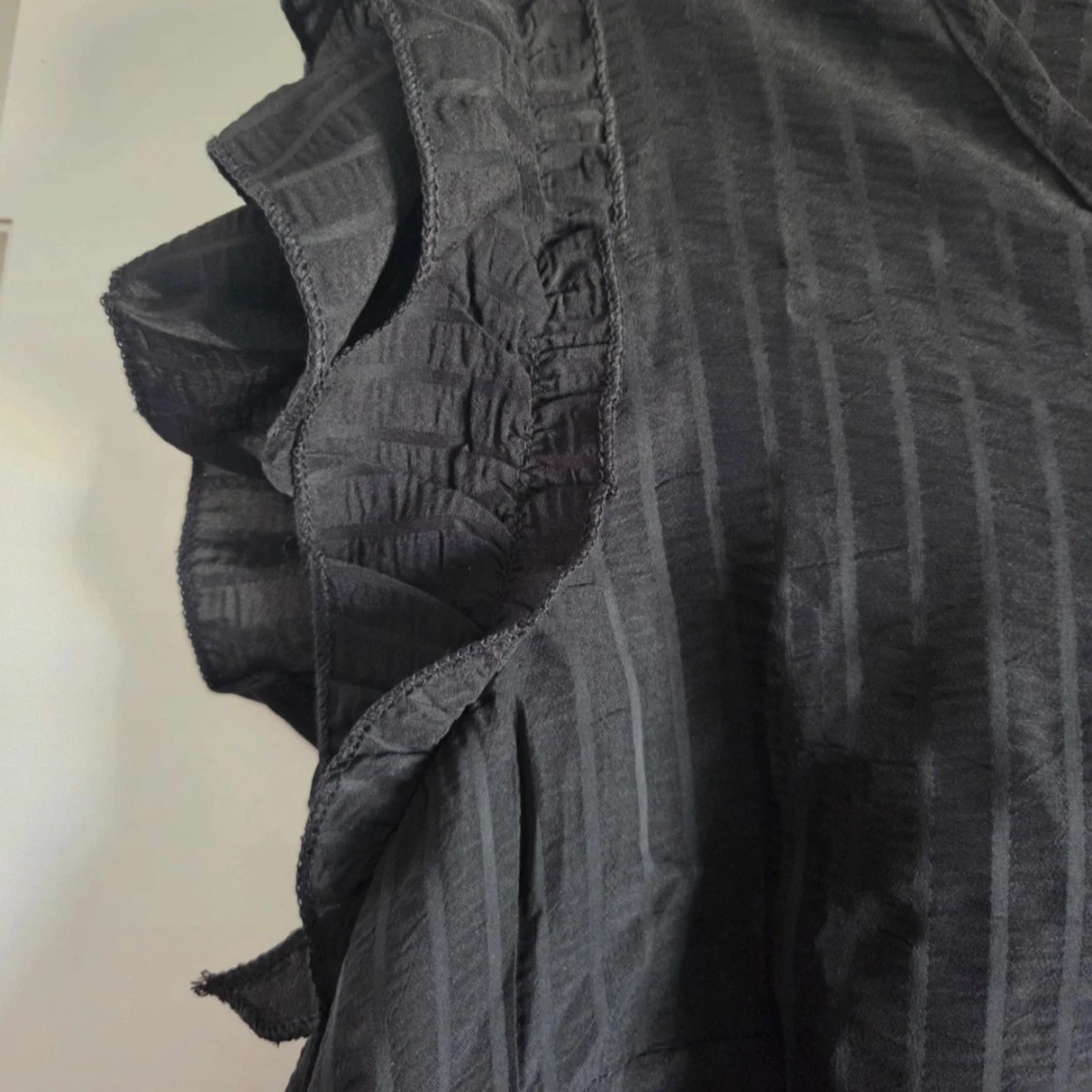 Svart blus med volangärm Shein - 3