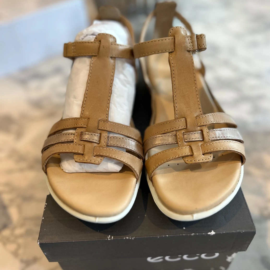 Beige sandaler i äkta skinn från ECCO