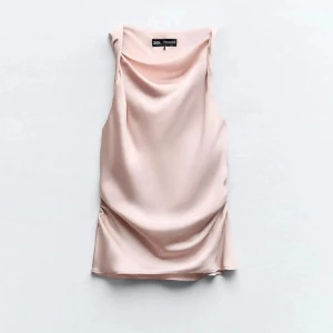 Rosa ärmlös topp från Zara - Säljer en elegant rosa ärmlös topp från Zara i storlek S. Den är endast använd en gång.