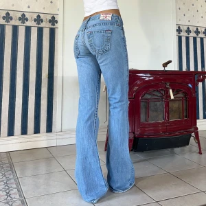 True Religion jeans - Vintage Trueys som inte längre tillverkas💕midja 76cm & innerben 86cm💕perfekt färg!💕 jag är 165 
