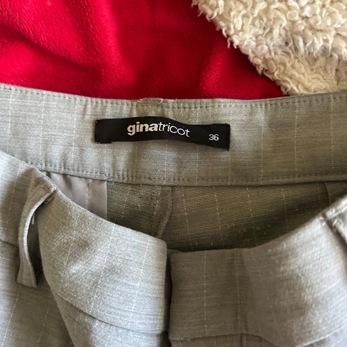 Grå kostymbyxor från Gina Tricot - 1