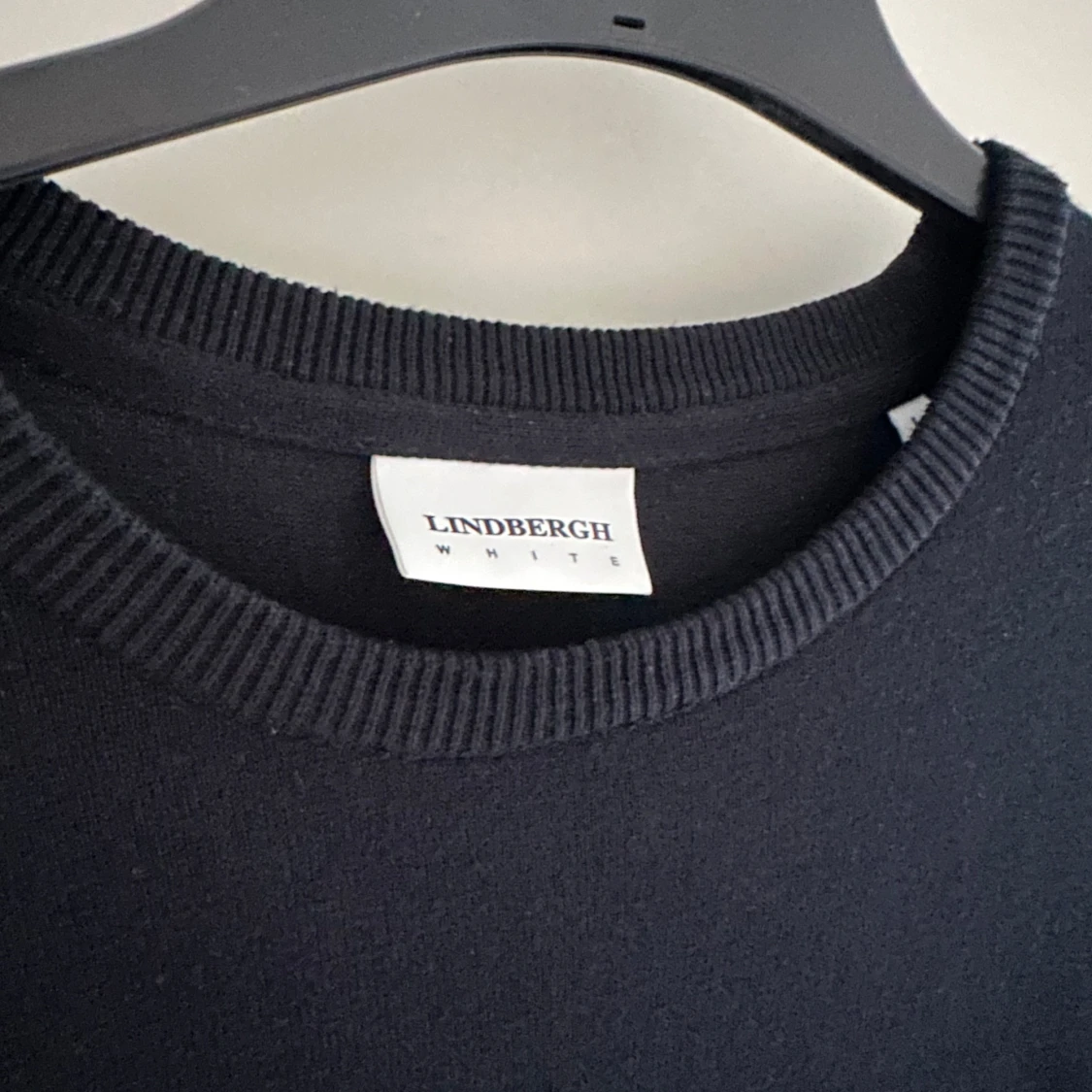 Marinblå stickad tröja från Lindbergh - 1