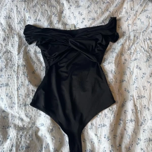 Snygg fest body - Jättesnygg fest body från hm, inte mycket använd!!