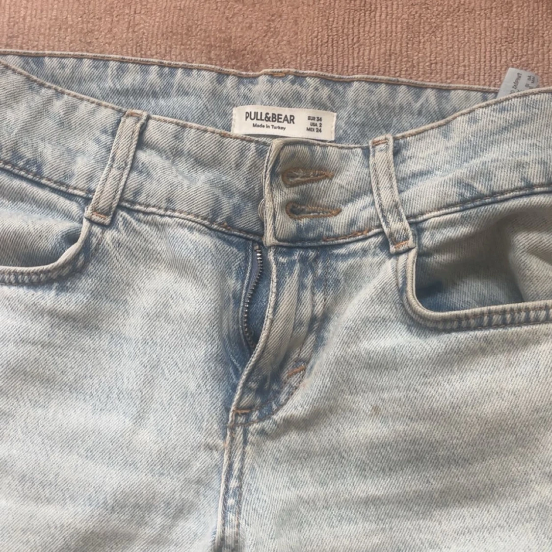 Ljusblå utsvängda jeans från Pull&Bear - 1